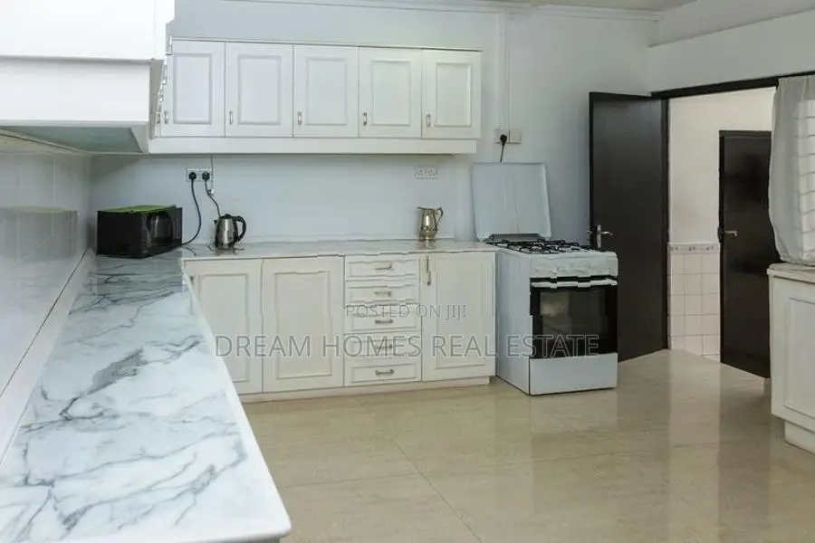 Elegant 5-Bedroom House for Sale – Nawala, School Lane