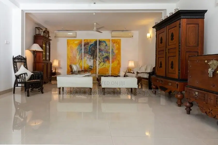 Elegant 5-Bedroom House for Sale – Nawala, School Lane