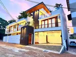 Boralasgamuwa 4 Bedroom Villa with Rooftop Terraces / Pool