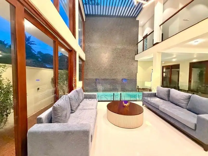 Boralasgamuwa 4 Bedroom Villa with Rooftop Terraces / Pool