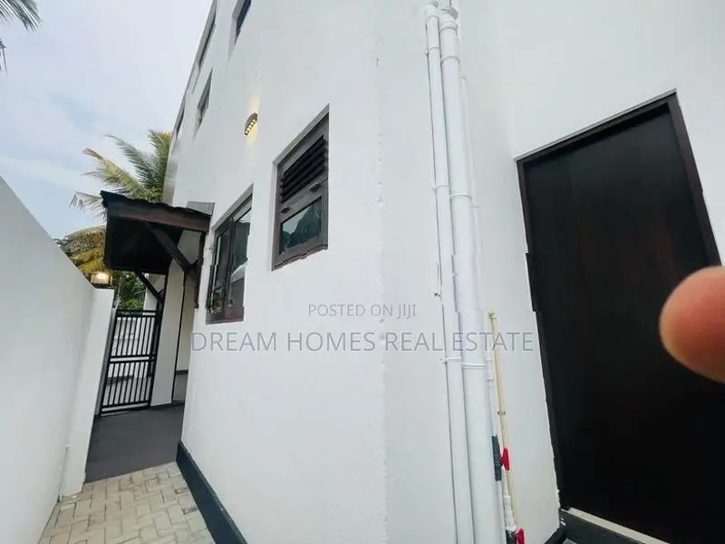 Brand New Luxury 5 Bedroom House for Sale-Mount lavinia