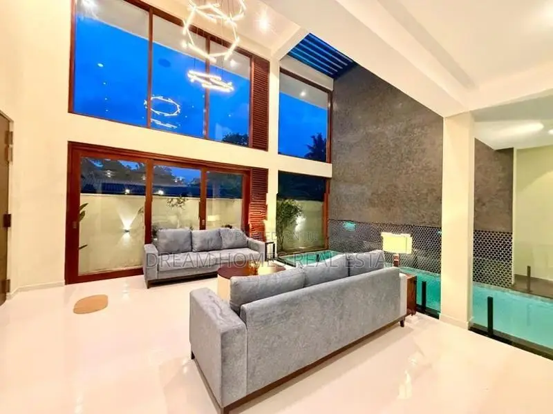 Boralasgamuwa 4 Bedroom Villa with Rooftop Terraces / Pool