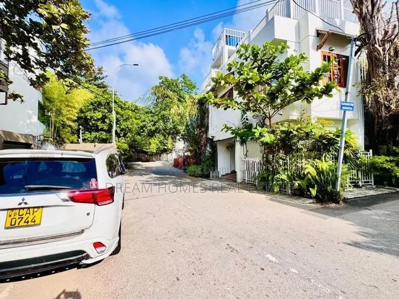 3 Bedroom Luxury Home with Rooftop Pool – Colombo 7