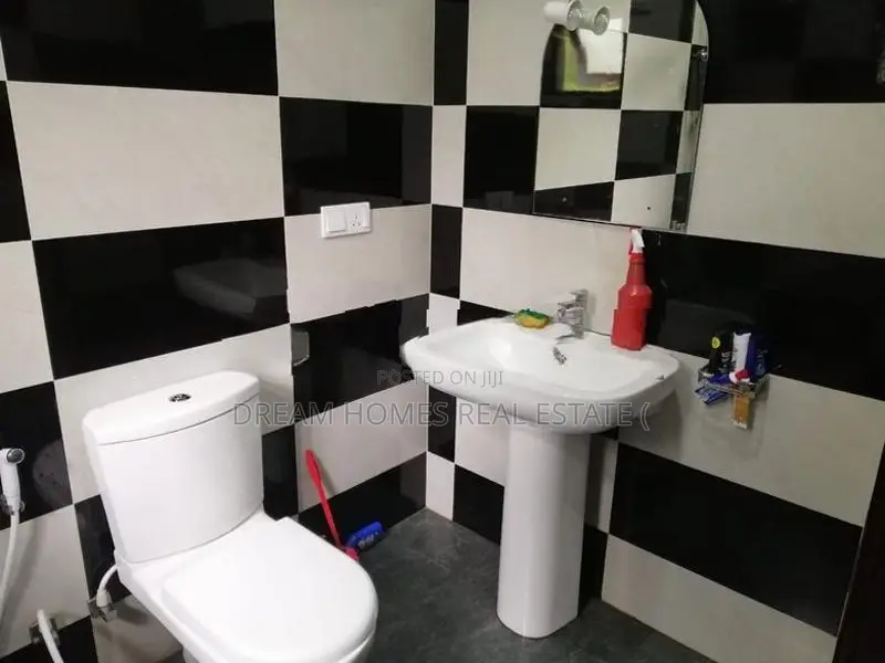 Spacious Family Home with Rooftop – Athurugiriya