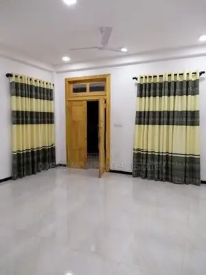 Spacious Family Home with Rooftop – Athurugiriya