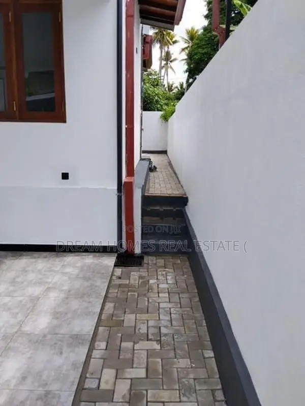 Modern Single Storey Home | 11 Perches Habarakada