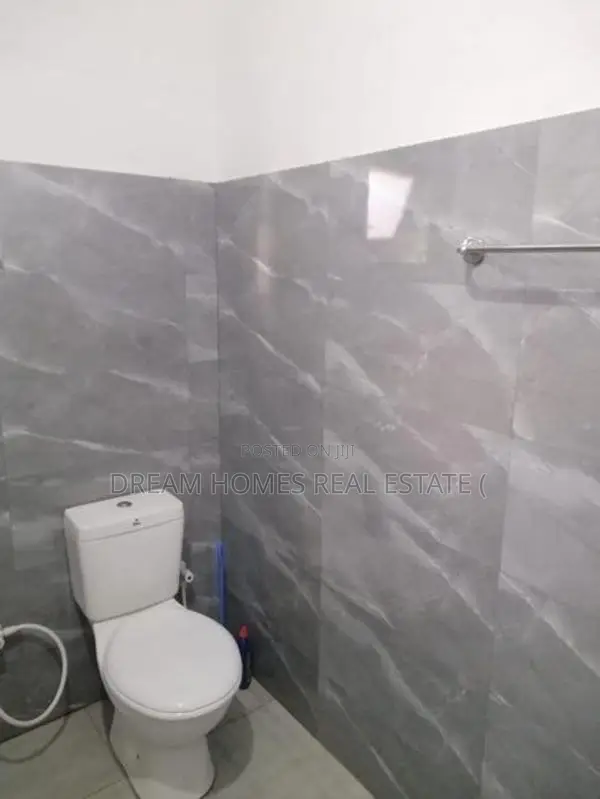 Spacious Family Home with Rooftop – Athurugiriya