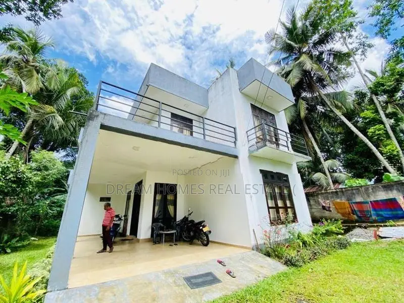 Spacious Family Home with Rooftop – Athurugiriya