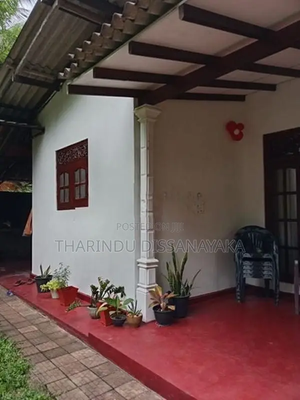 House in Kadawatha for Sale