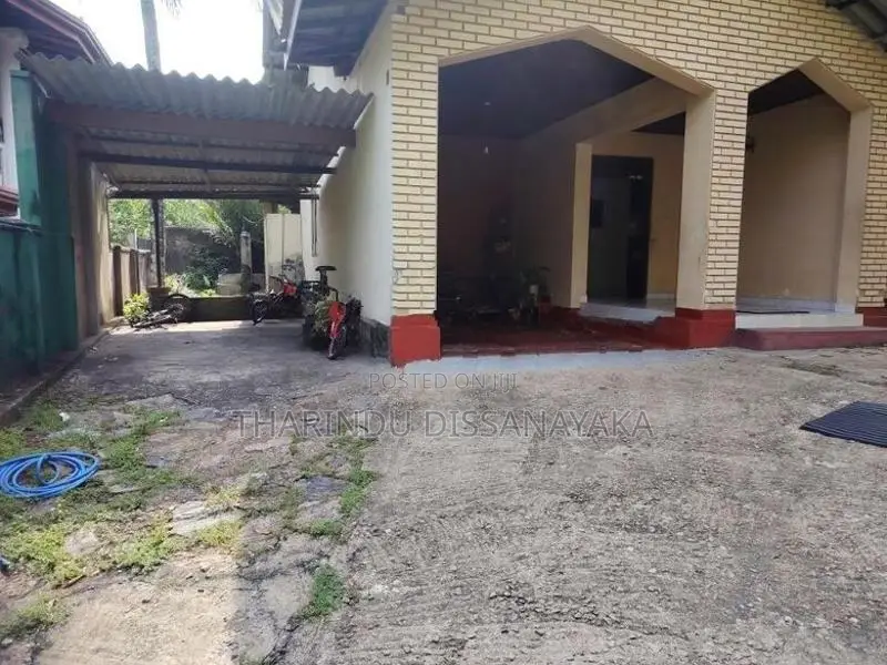 House in Gampaha Town Plot 01