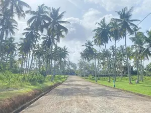 උඩුගම්පොළින් නේවාසික බිම්කොටස්