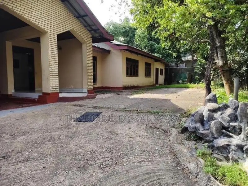 House in Gampaha Town Plot 01