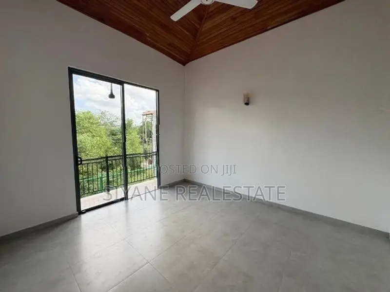 Beautiful Modern Brand New House for Sale in Athurugiriya