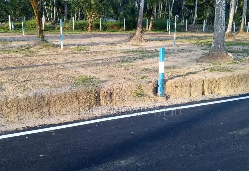 නයිවල පදිංචියට හොඳම තැනින් නේවාසික බිම්කොටස්