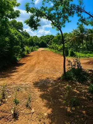 රැකවෙන් වටිනා ඉඩමක්