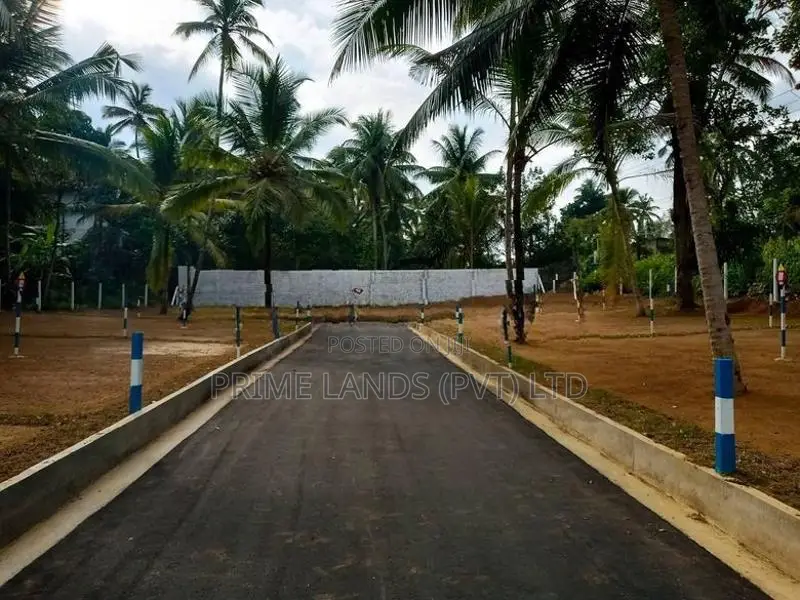 Land in Waboda Kumarasinghe mawatha