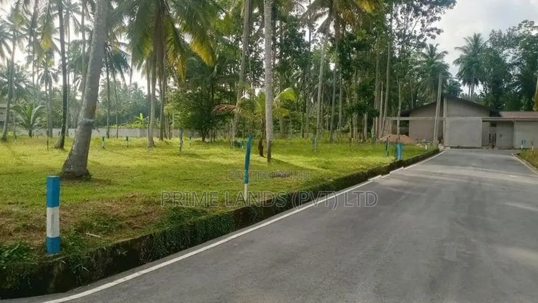 යක්කල නගරයෙන් පර්:6 බිම් කොටස් විකිණීමට