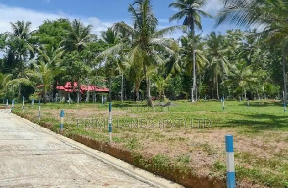 Residential land plots in Minuwangoda