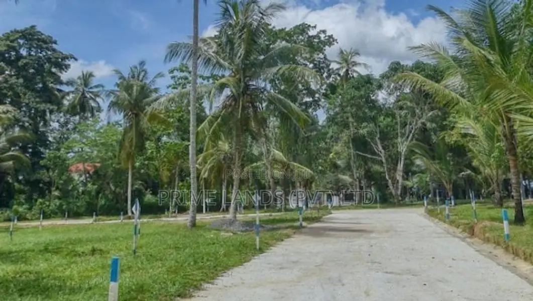 Residential land plots in Minuwangoda