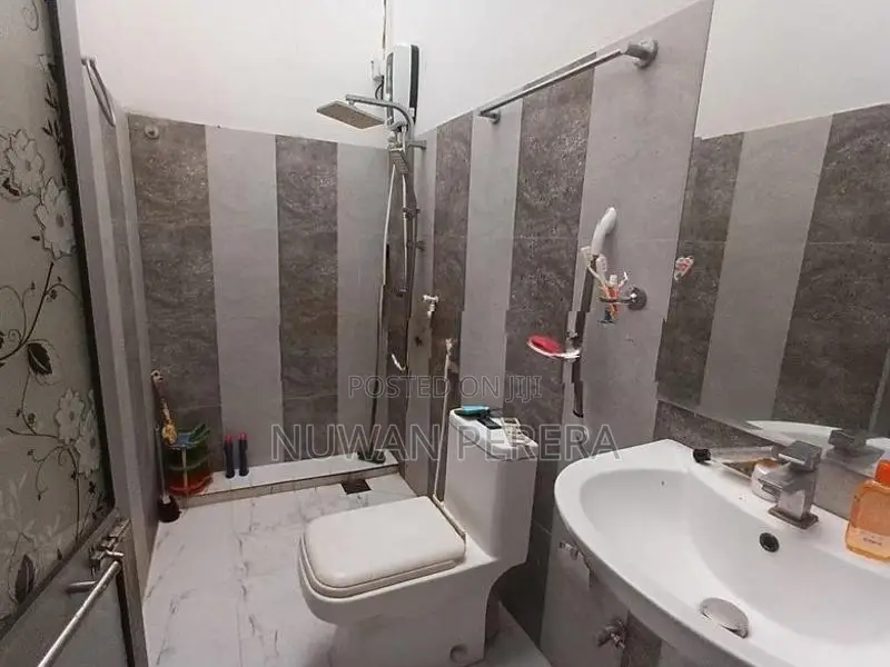 Piliyandala Dampe 3 BR newly build house for sale .
