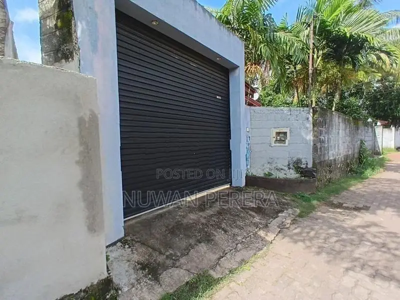 Piliyandala Dampe 3 BR newly build house for sale .