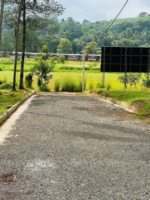Land මීරිගම සුන්දර වෙල් යායකට මුහුණලා