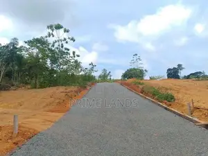 අලුත්වලින් බිම් කොටස්