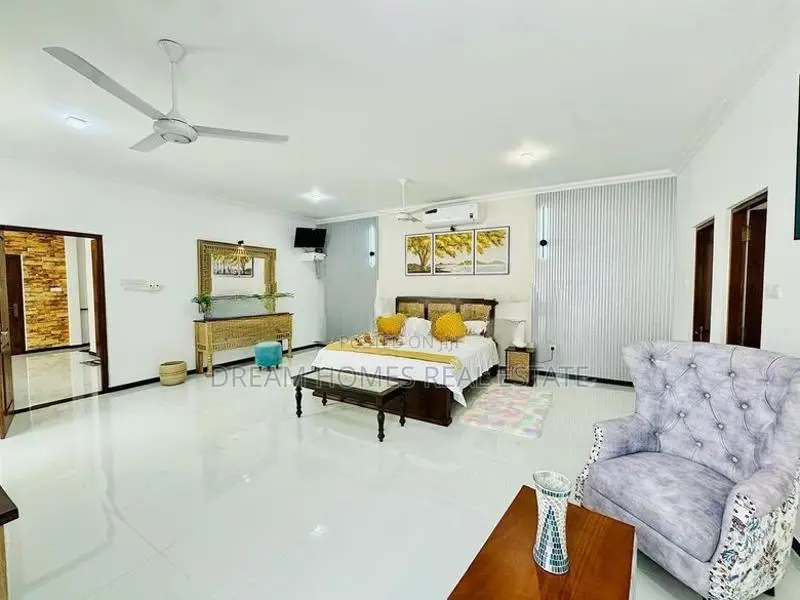 Ultra Luxury 4BR Smart House with Lift & Swimming Pool – Battaramulla