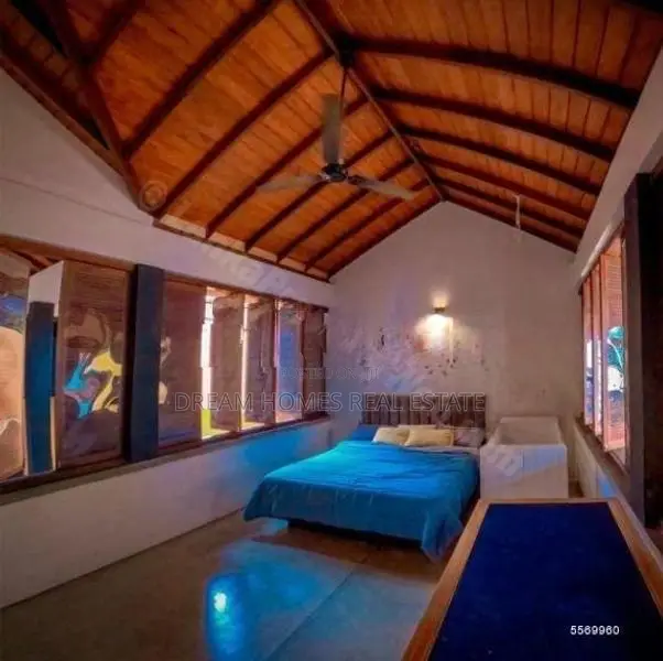 Brand New Luxury 4BR House for Sale in Palawatta