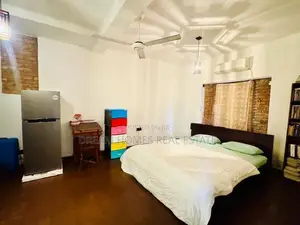 Elegant 5-Bedroom House with Rooftop – Kotte