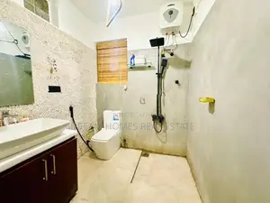 Elegant 5-Bedroom House with Rooftop – Kotte
