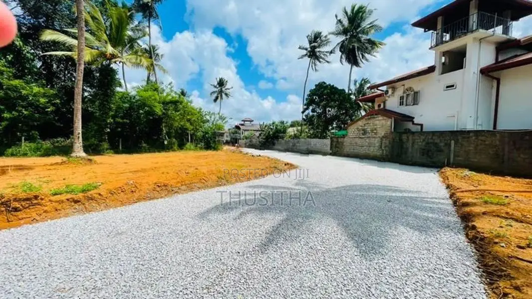 Yakkala Valuable Land for Sale