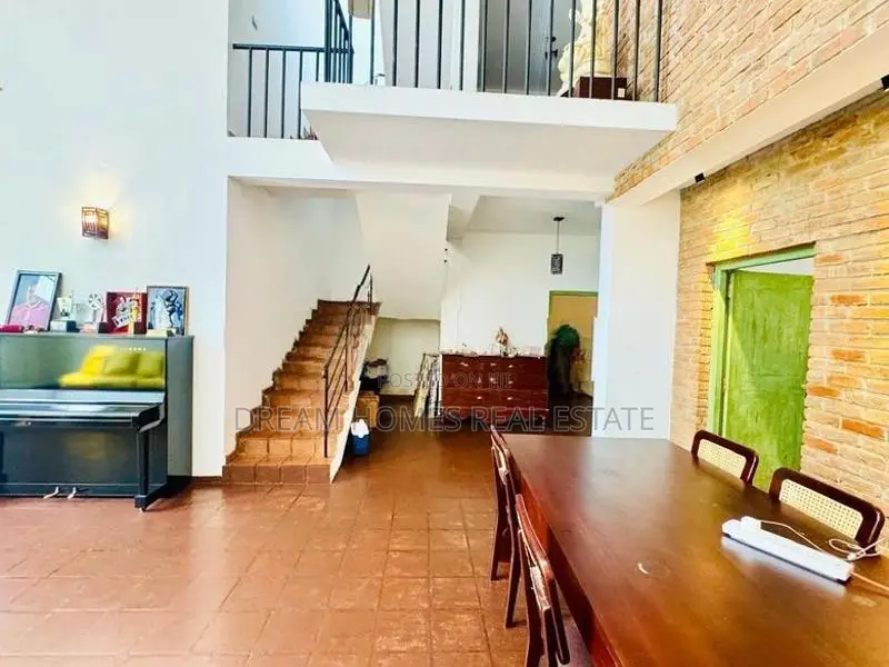 Elegant 5-Bedroom House with Rooftop – Kotte