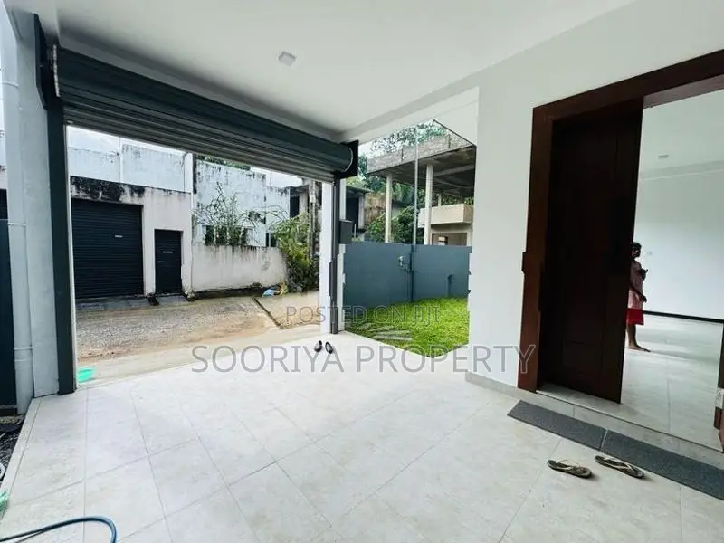 Modern Luxury Brand New House for Sale in Piliyandala