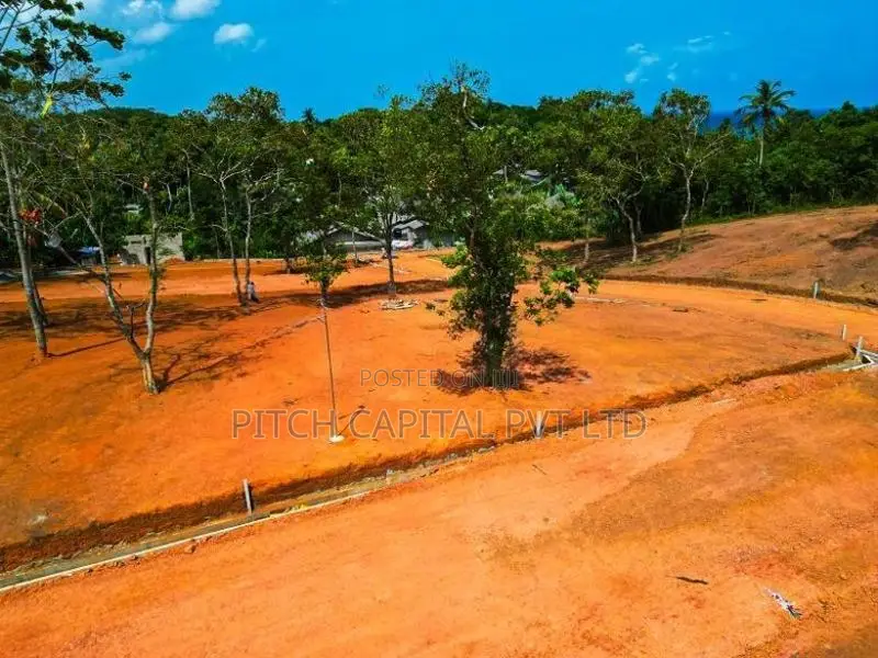 හිරිකැටිය වටිනා ඉඩමක්