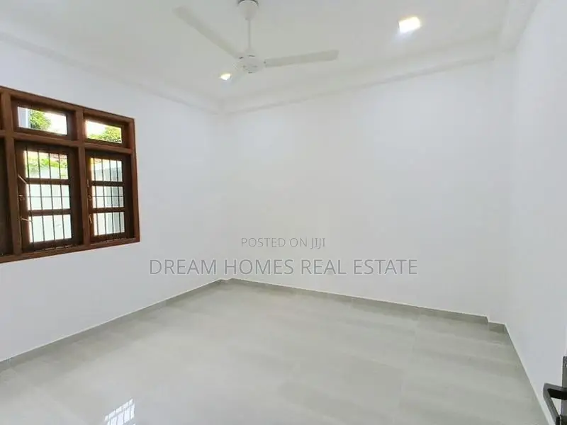 Modern Luxury Home with Roof Terrace – Boralesgamuwa