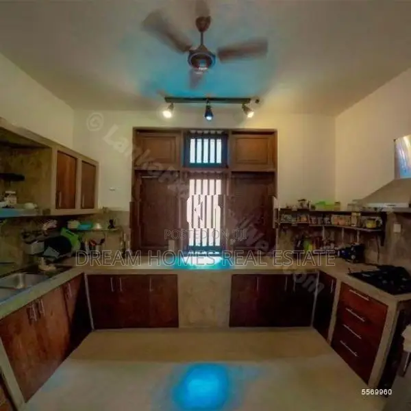 Brand New Luxury 4BR House for Sale in Palawatta