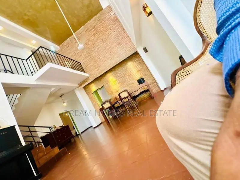 Elegant 5-Bedroom House with Rooftop – Kotte