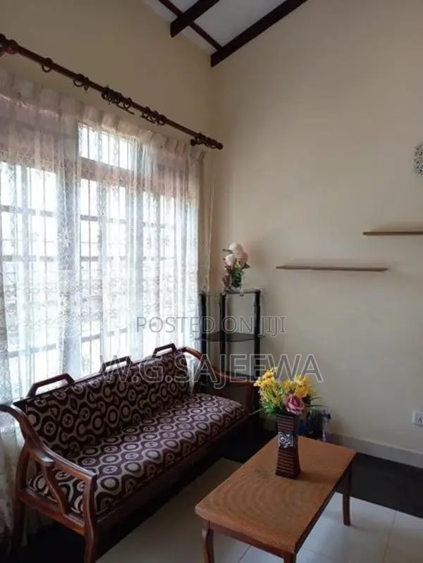 7perch 3Bedroom 2story house for sale seeduwa