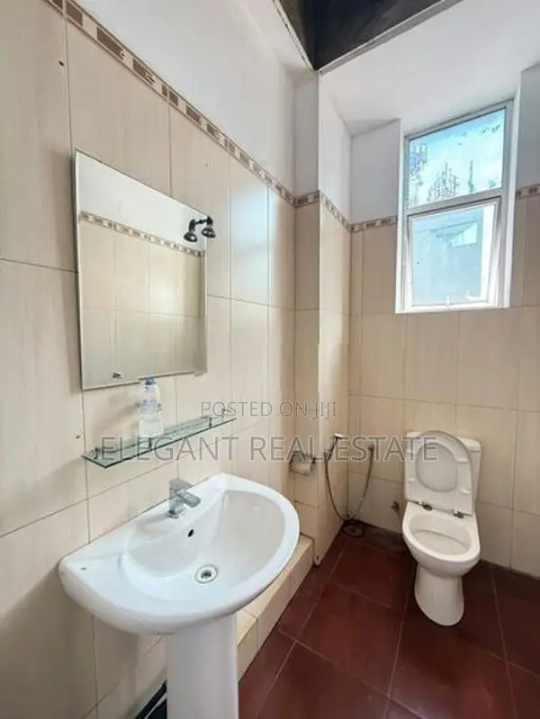 Commercial Building for Rent in Colombo 05 (A6350)