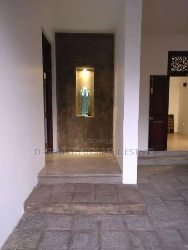 Brand New Luxury 4BR House for Sale in Palawatta