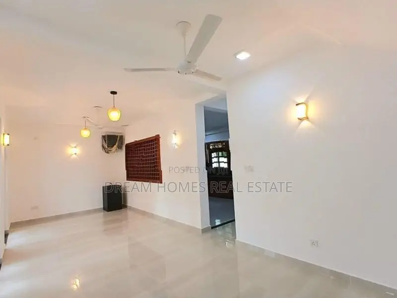 Modern Luxury Home with Roof Terrace – Boralesgamuwa