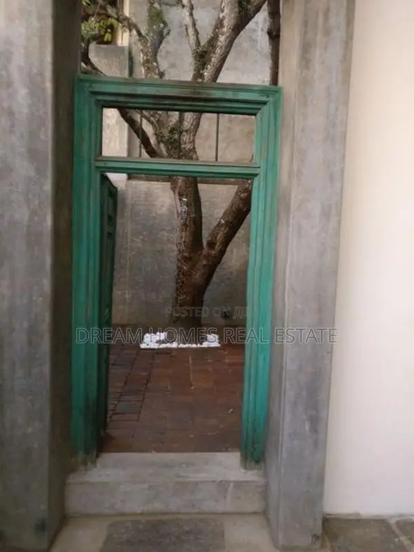 Brand New Luxury 4BR House for Sale in Palawatta