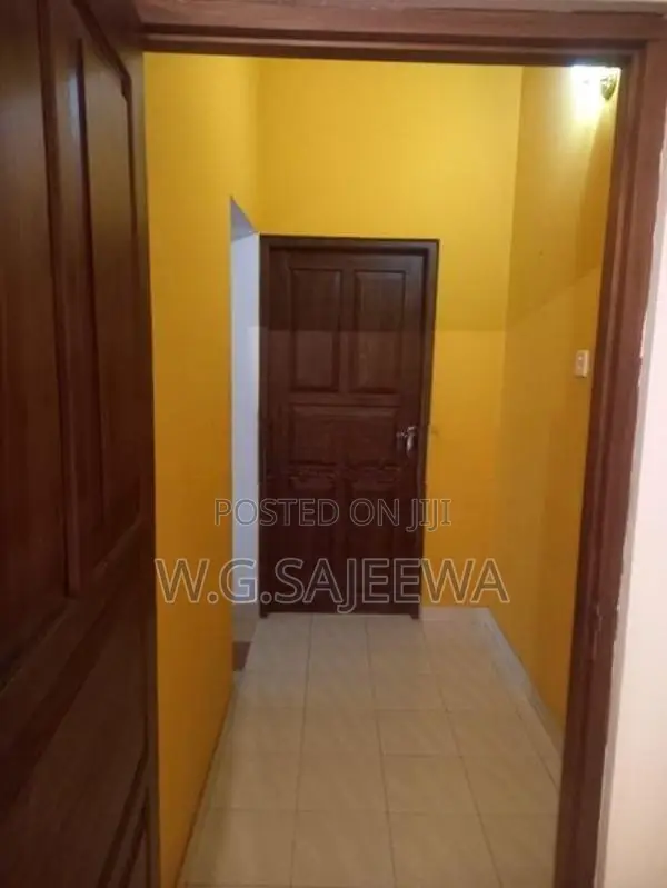 7perch 3Bedroom 2story house for sale seeduwa