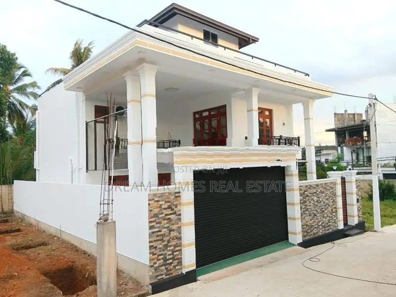 Modern Luxury Home with Roof Terrace – Boralesgamuwa