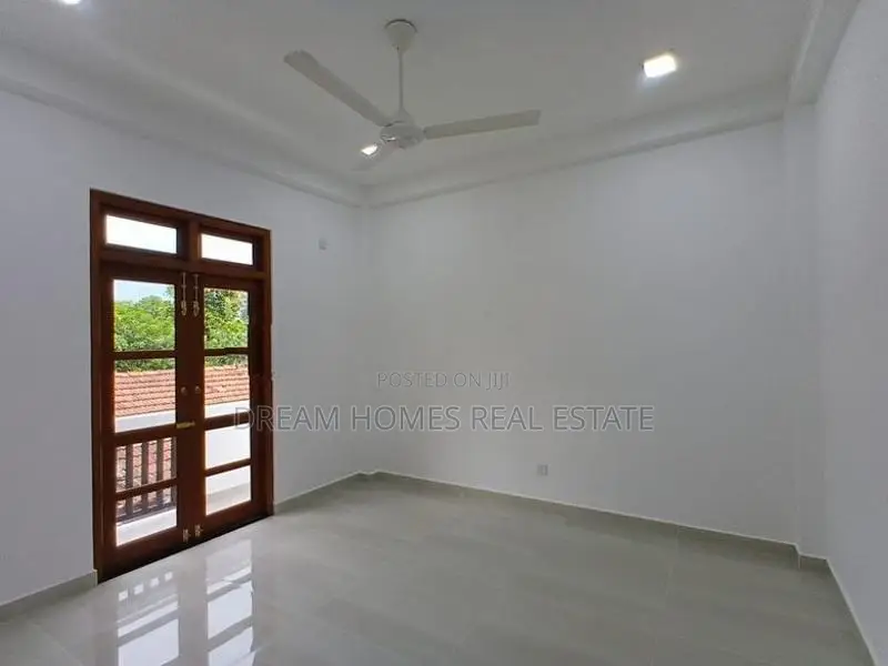 Modern Luxury Home with Roof Terrace – Boralesgamuwa