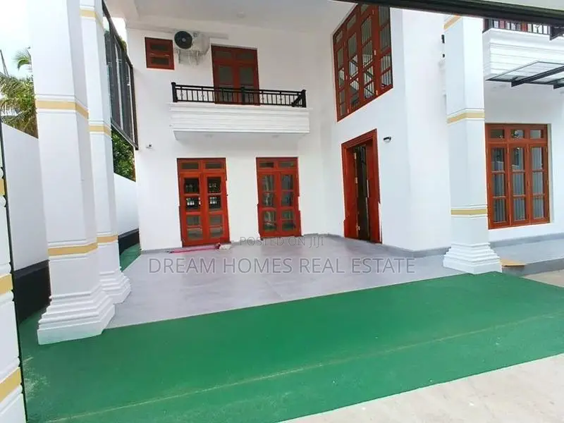 Modern Luxury Home with Roof Terrace – Boralesgamuwa
