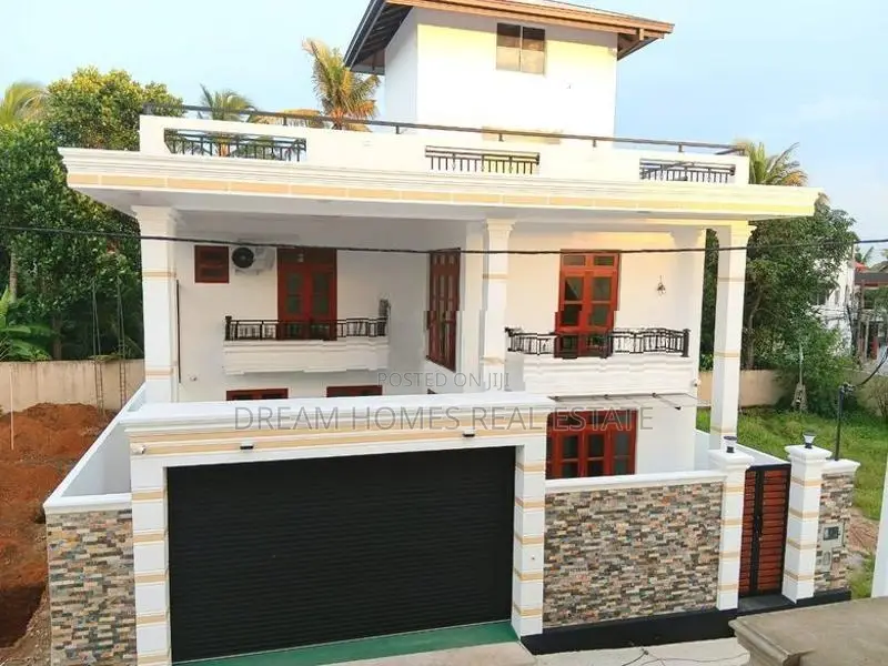 Modern Luxury Home with Roof Terrace – Boralesgamuwa