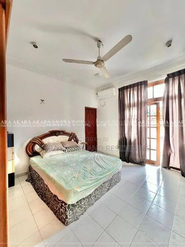 16 Perches - Furnished House for Rent HL52382