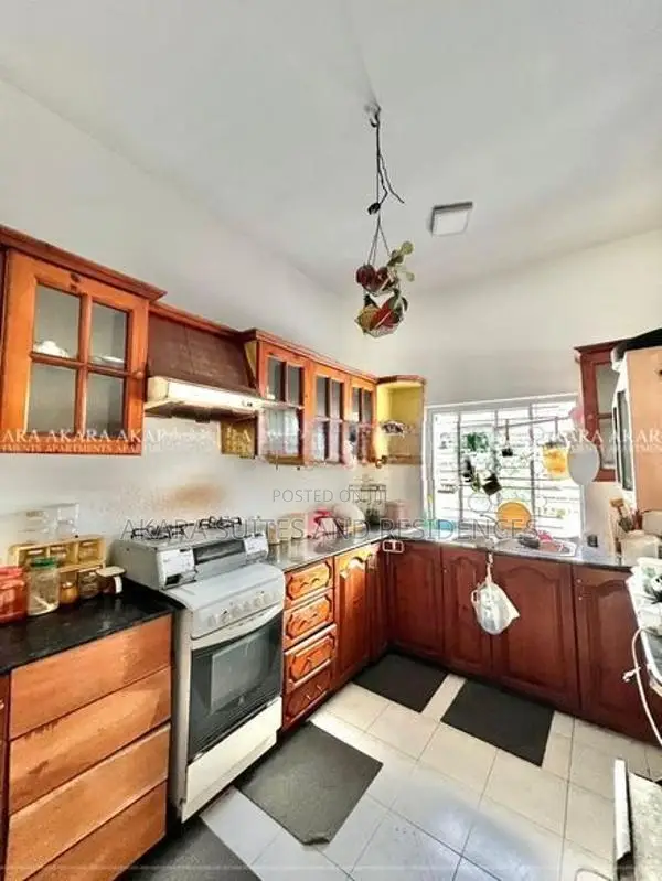 16 Perches - Furnished House for Rent HL52382